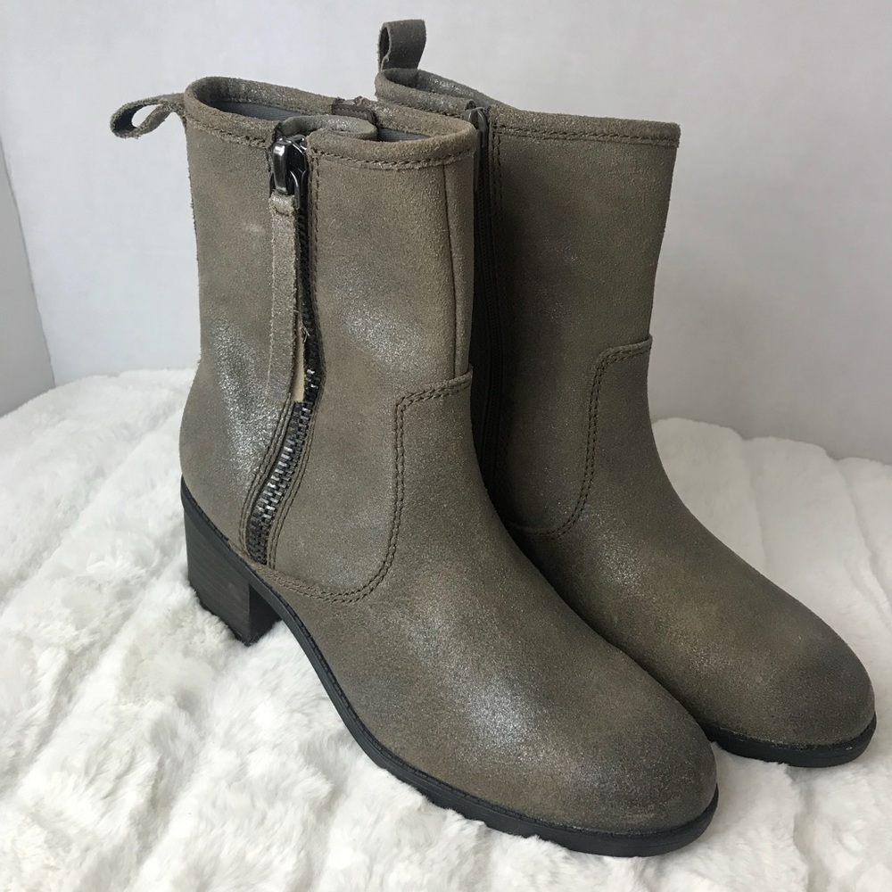 Clarks boots brown size 6.5